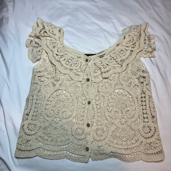 Chic Crochet Lace Blouse in Cream - Picture 2 of 7